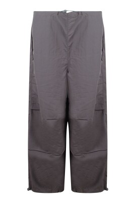 pantalon-parachute-en-tissu-technique