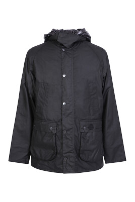 veste-noire-daventure-en-plein-air