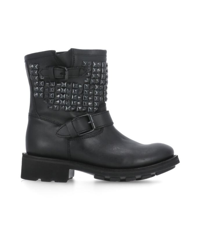 black-leather-boots-with-studs