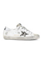 sneaker-classique-pour-un-look-de-superstar