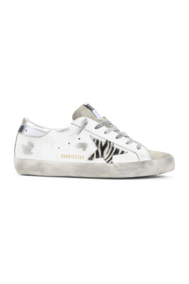 classic-sneaker-for-a-superstar-look