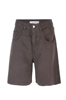 brown-denim-shorts-with-pockets