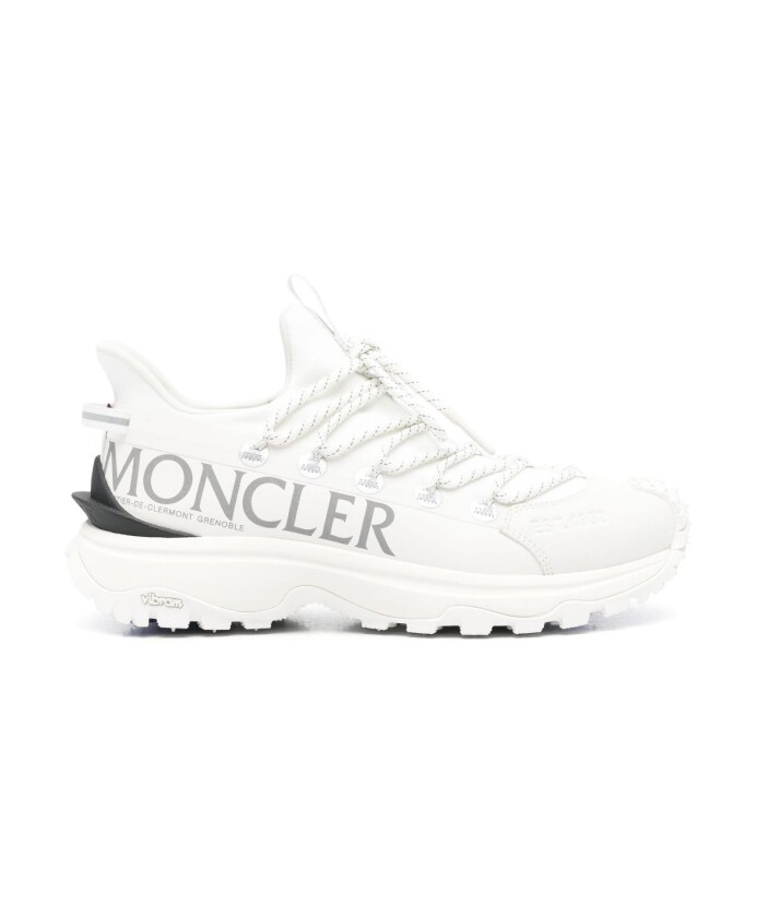 sneakers-blanches-a-semelle-vibram