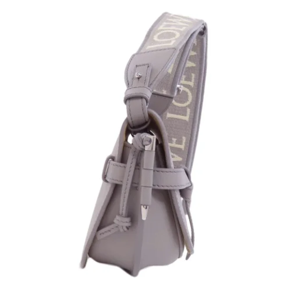 Loewe Pre-owned Leather shoulder-bags Gray Dames