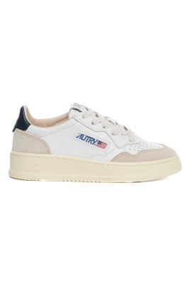 baskets-basses-en-cuir-pour-enfants-look-elegant