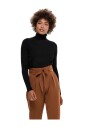 pull-noir-a-col-roule-et-manches-longues