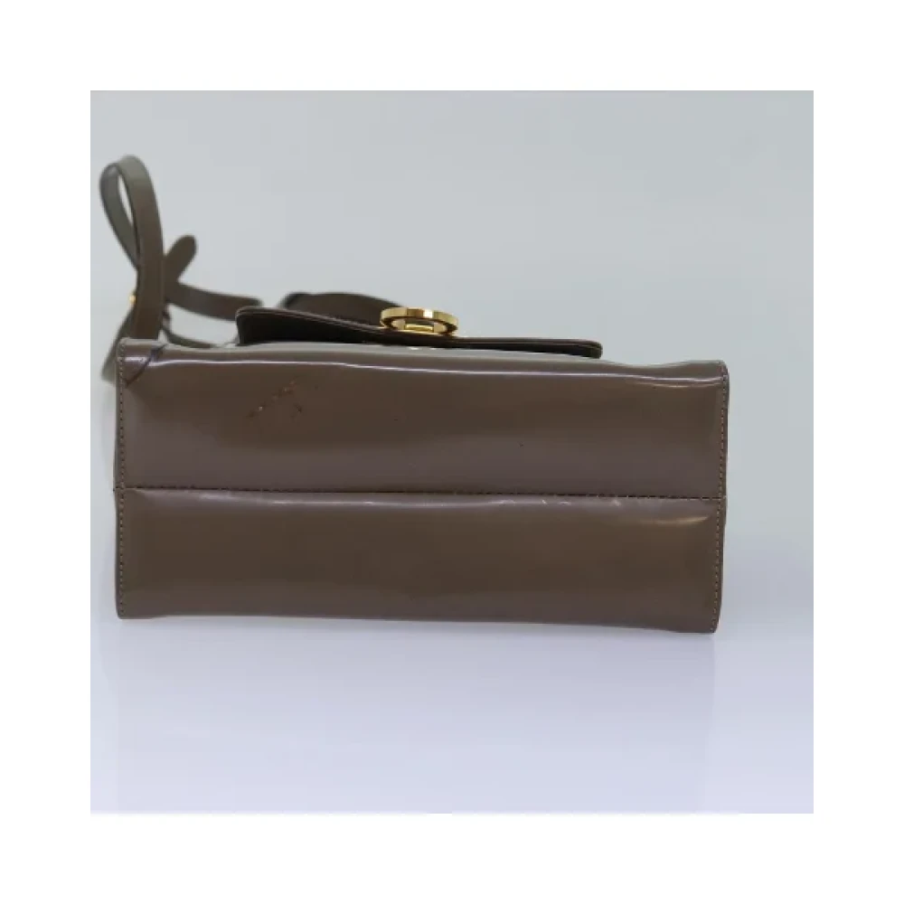 Salvatore Ferragamo Pre-owned Plastic handbags Gray Dames