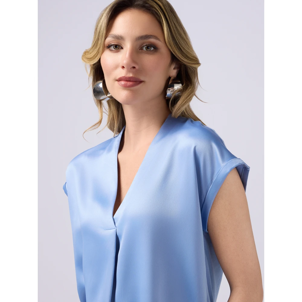Oltre T-shirt gemaakt van twee verschillende materialen met V-hals Blue Dames