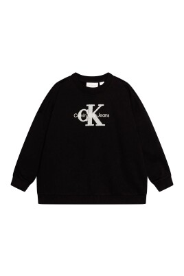 decorated-sweatshirt-with-fibers