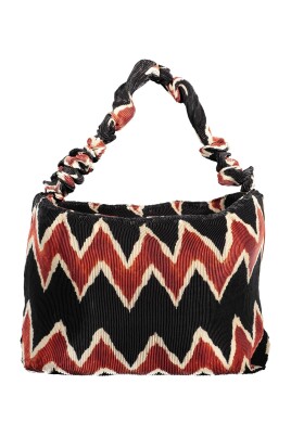 black-womens-shoulder-bag-with-zip
