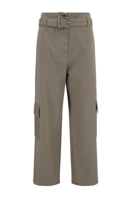 pantalon-cargo-avec-un-design-detaille