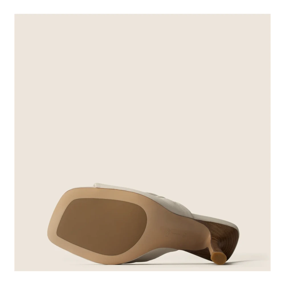 L37 Heeled Mule