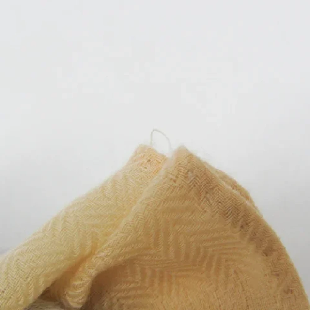 Hermès Vintage Pre-owned Silk scarves Beige Dames