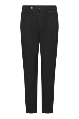 black-trousers-with-concealed-closure