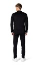 costume-noir-a-col-en-v-boutonne