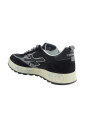 black-sneakers-with-ergonomic-sole