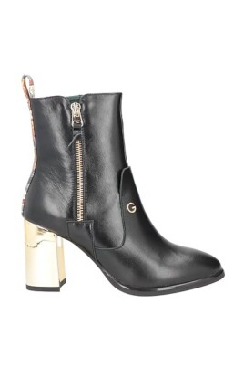 black-ankle-boots-stylish-model