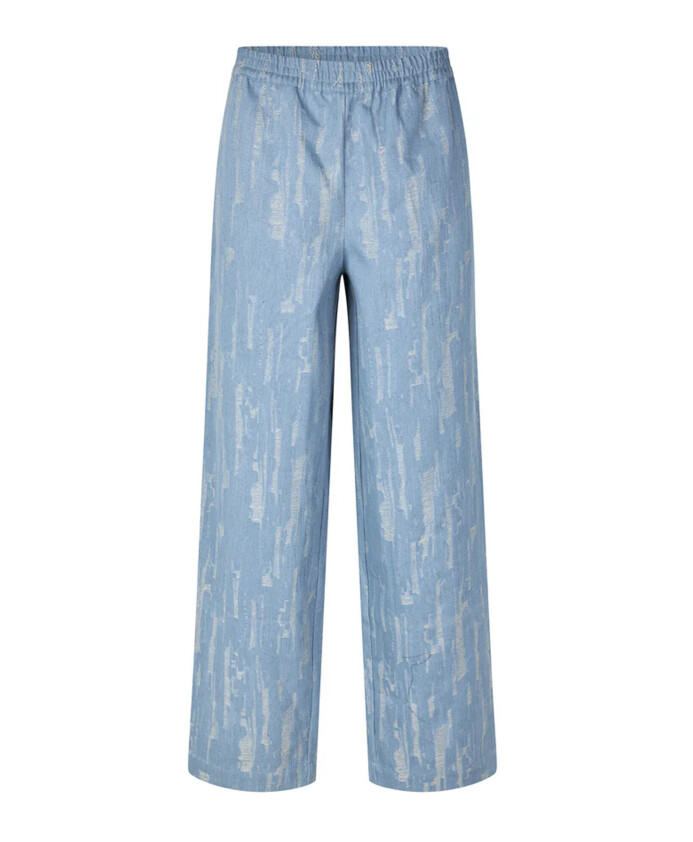 stylish-deconstructed-denim-pants