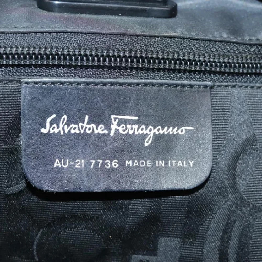 Salvatore Ferragamo Pre-owned Nylon shoulder-bags Black Dames