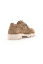 chaussure-a-lacets-avec-dessus-en-daim