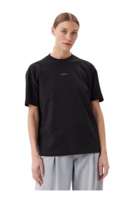 svart-regular-fit-rund-hals-tee