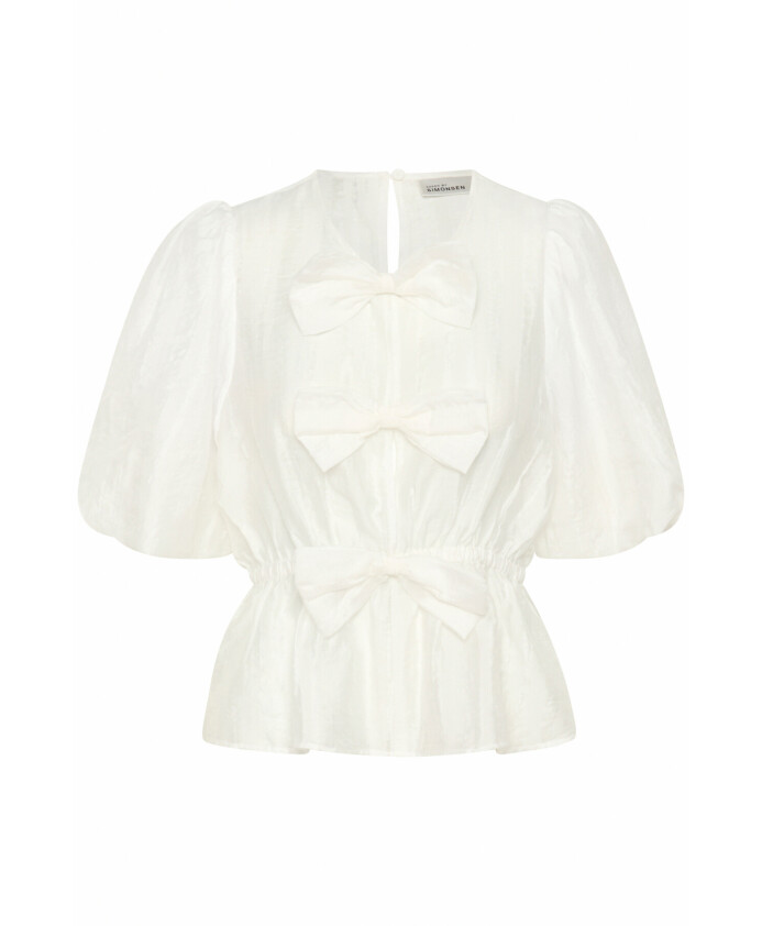 vrouwelijke-blouse-met-pofmouwen-en-strikken