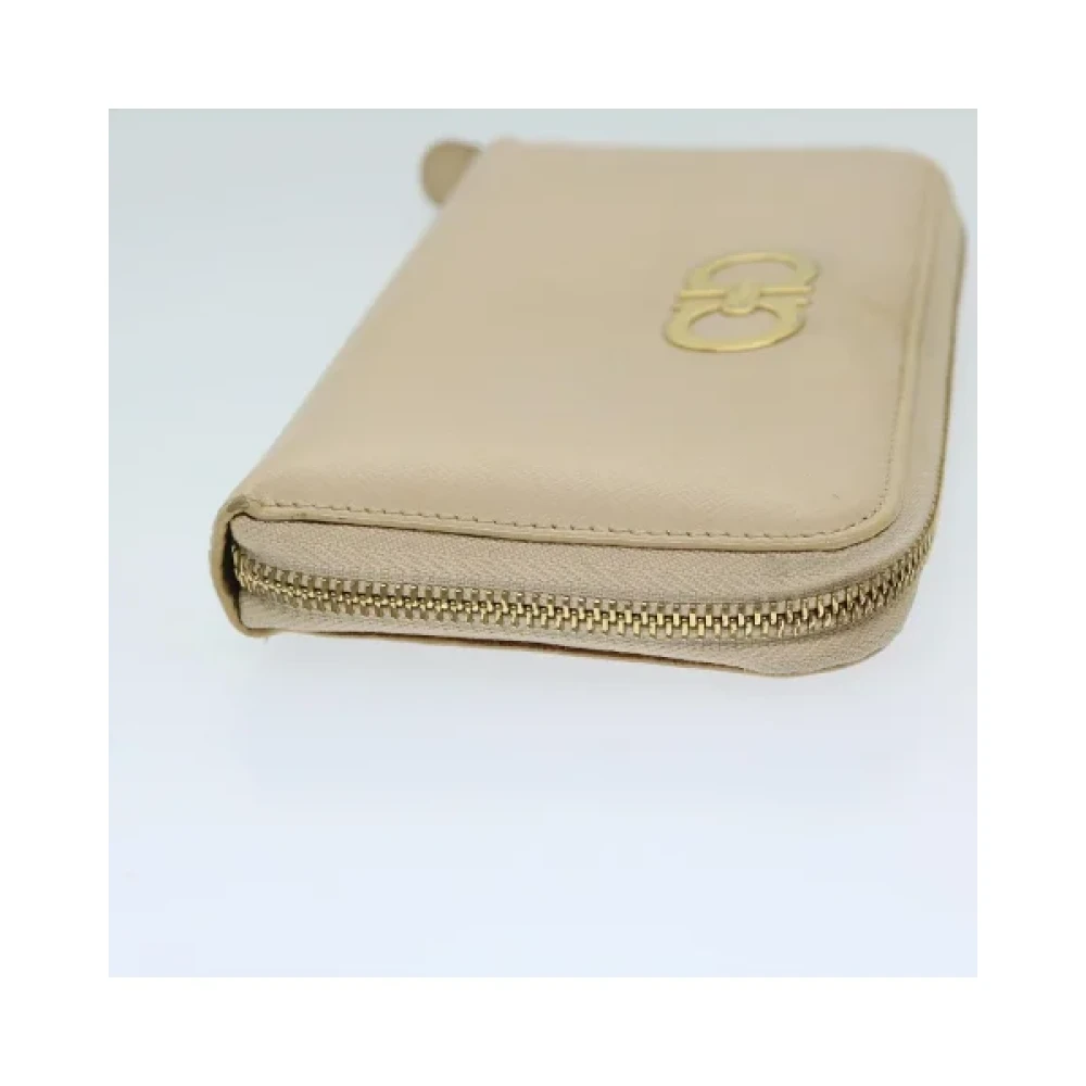 Salvatore Ferragamo Pre-owned Leather wallets Beige Dames