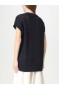 vetement-en-maille-a-col-en-v