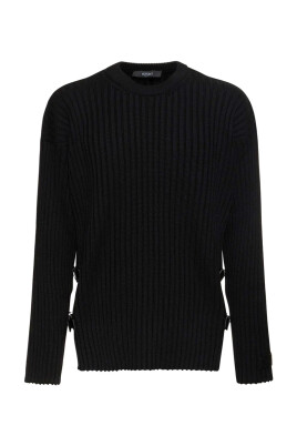 pull-noir-cotele-avec-boucles-en-cuir