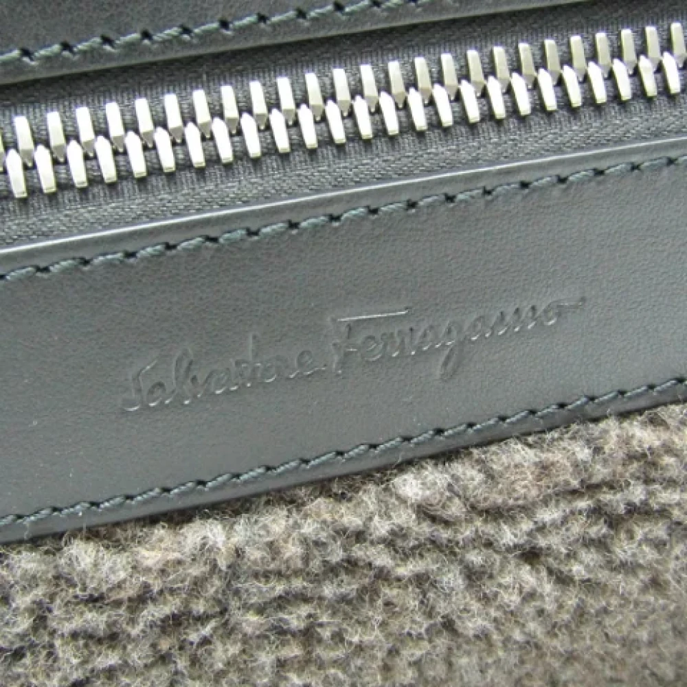 Salvatore Ferragamo Pre-owned Leather shoulder-bags Black Dames