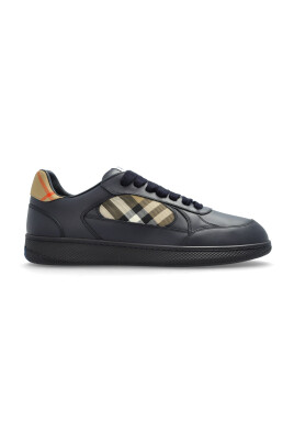 chaussures-de-sport-en-terrasse