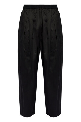 black-pleated-trousers-with-signature-details