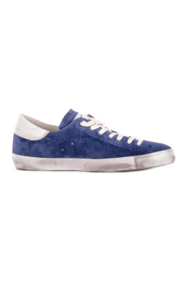 sneakers-bleues-avec-logo-lateral-et-arriere