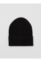 classic-black-ribbed-knit-beanie-hat