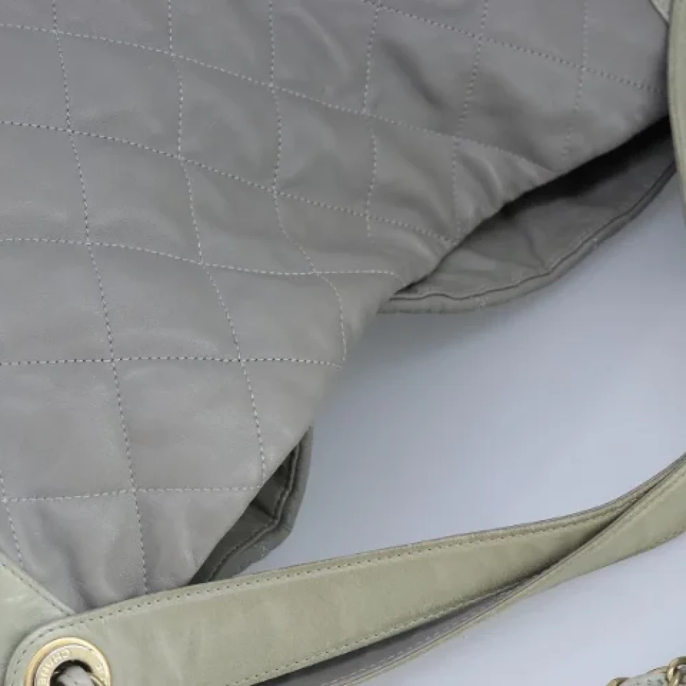 Chanel Vintage Pre-owned Leather handbags Gray Dames