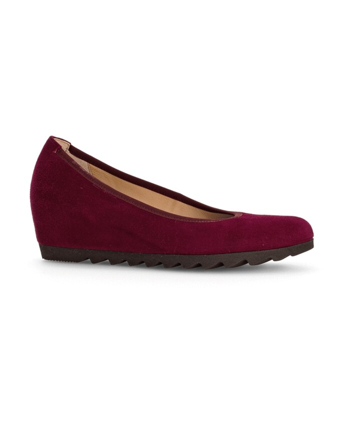 ballerines-compensees-en-velours-bordeaux