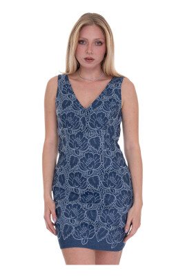 lace-sleeveless-sheath-dress