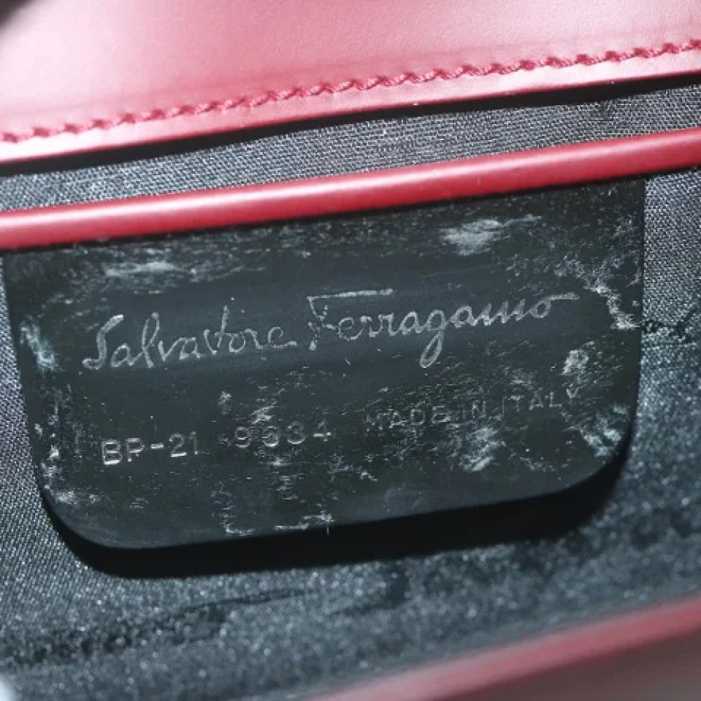 Salvatore Ferragamo Pre-owned Leather shoulder-bags Red Dames