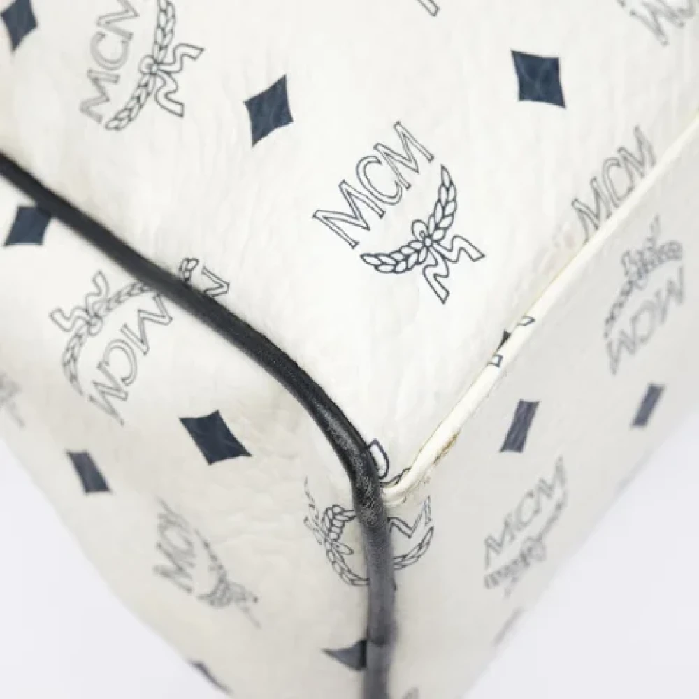 MCM Pre-owned Canvas shoulder-bags White Dames