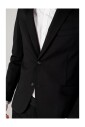 costume-noir-a-col-en-v-boutonne