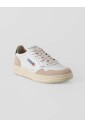 sneakers-en-cuir-blanc-avec-daim-beige