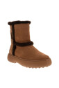 bottes-en-daim-marron-avec-bordure-en-shearling