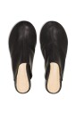 mules-en-cuir-noir-a-motif-dot