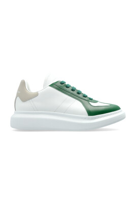 sports-shoes-with-logo