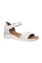 sandales-blanches-decontractees-ouvertes