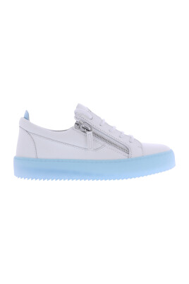 womens-sneaker