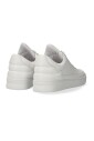 baskets-en-cuir-blanc-avec-semelle-en-caoutchouc-cotelee