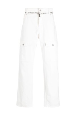 upgrade-your-denim-game-with-these-straight-jeans