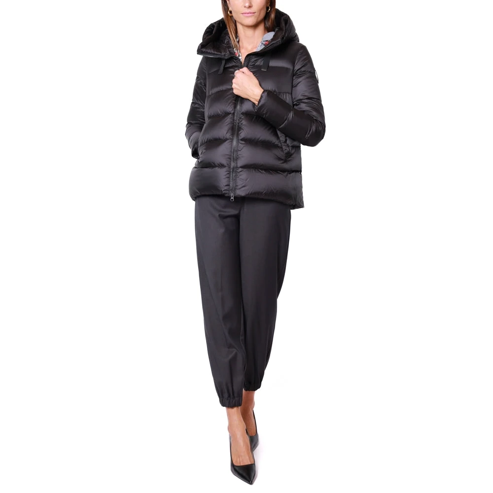 BomBoogie Korte Zwarte Hooded Donsjas Black Dames
