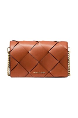 sac-bandouliere-camel-avec-chaine-logo-dore
